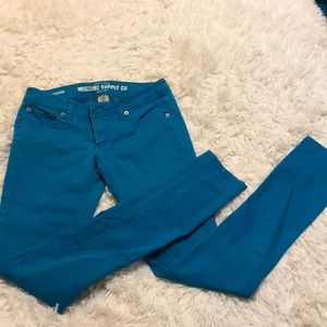 Adorable turquoise skinny jeans